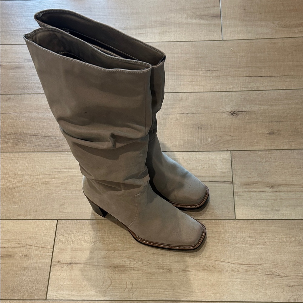 Light tan Women's Mid-Calf Slouch Boot size 8.5